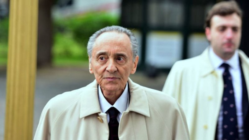Denuncian a Clarín por estafar a la Ciudad usurpando espacio público