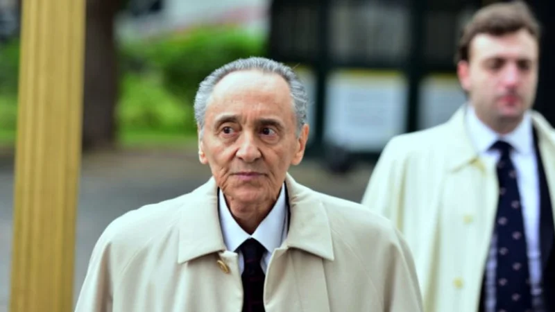 Denuncian a Clarín por estafar a la Ciudad usurpando espacio público