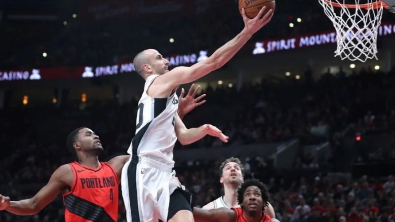Manu imparable: En otra noche histórica igualó a Michael Jordan