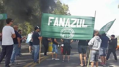 Azul: Cortes de ruta en pedido de la reapertura de la fábrica FanAzul Azul: Cortes de ruta en pedido de la reapertura de la fábrica FanAzul