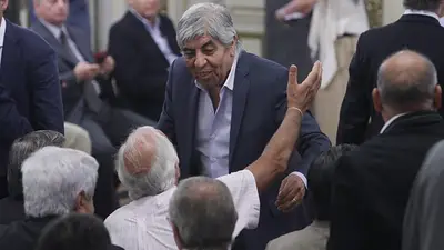 Reaparece Moyano para un acto donde Macri fue invitado pero no irá Reaparece Moyano para un acto donde Macri fue invitado pero no irá