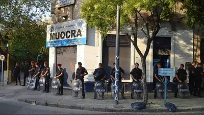 Detienen a 10 sindicalistas de la UOCRA en Bahía Blanca Detienen a 10 sindicalistas de la UOCRA en Bahía Blanca