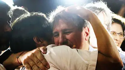 Póster de Macri, manzanas chilenas y otros detalles de la detención de Boudou Póster de Macri, manzanas chilenas y otros detalles de la detención de Boudou