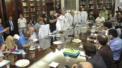 El Gobierno derogó la paritaria nacional docente por decreto El Gobierno derogó la paritaria nacional docente por decreto