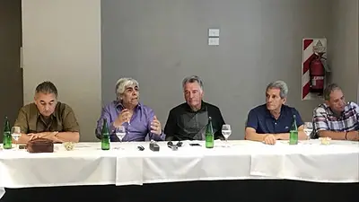 Dirigentes de la CGT le marcaron la cancha a Macri: "Paritarias libres y sin tope" Dirigentes de la CGT le marcaron la cancha a Macri: "Paritarias libres y sin tope"