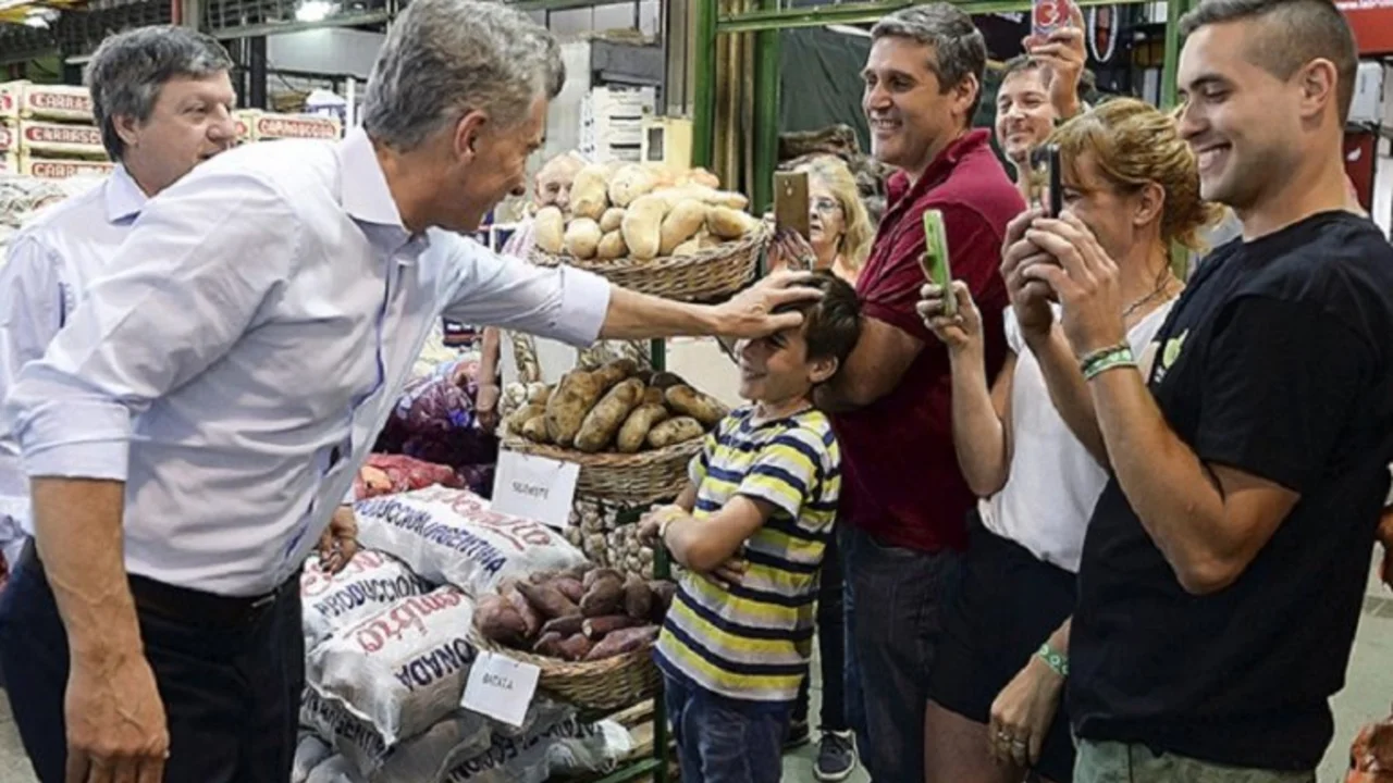 Tras las vacaciones, Macri volvió con una nueva puesta en escena en el Mercado Central