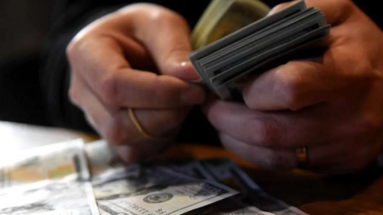 Se dispara el dólar 17 centavos y ya se vende a $19,8