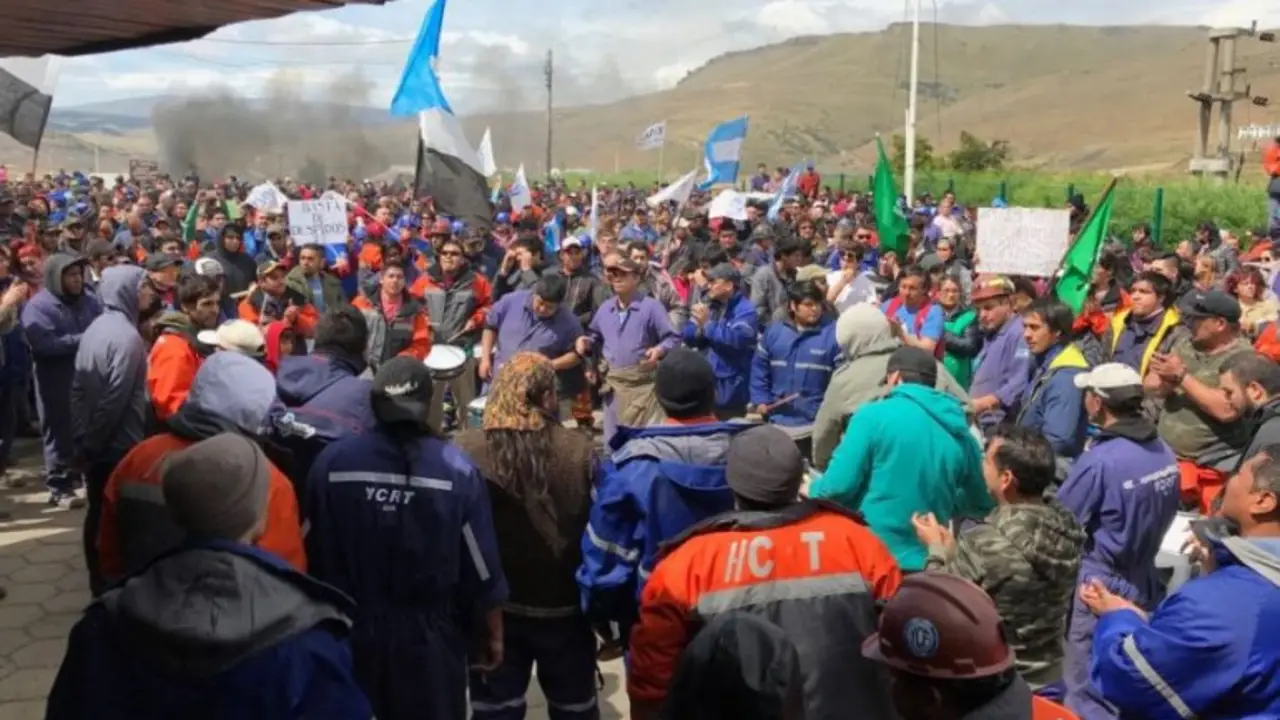 Suspenden momentáneamente los despidos en Río Turbio