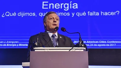 Con nuevo look, Aranguren le hizo una insólita promesa a Lanata Con nuevo look, Aranguren le hizo una insólita promesa a Lanata