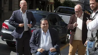 La increíble comparación de Andahazi para defender el decreto de Macri por el escándalo de Triaca La increíble comparación de Andahazi para defender el decreto de Macri por el escándalo de Triaca
