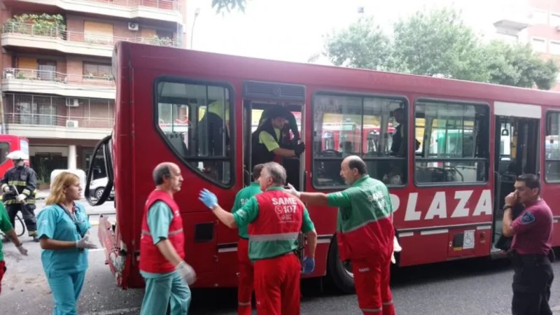 Chocaron dos colectivos en Caballito: 14 heridos