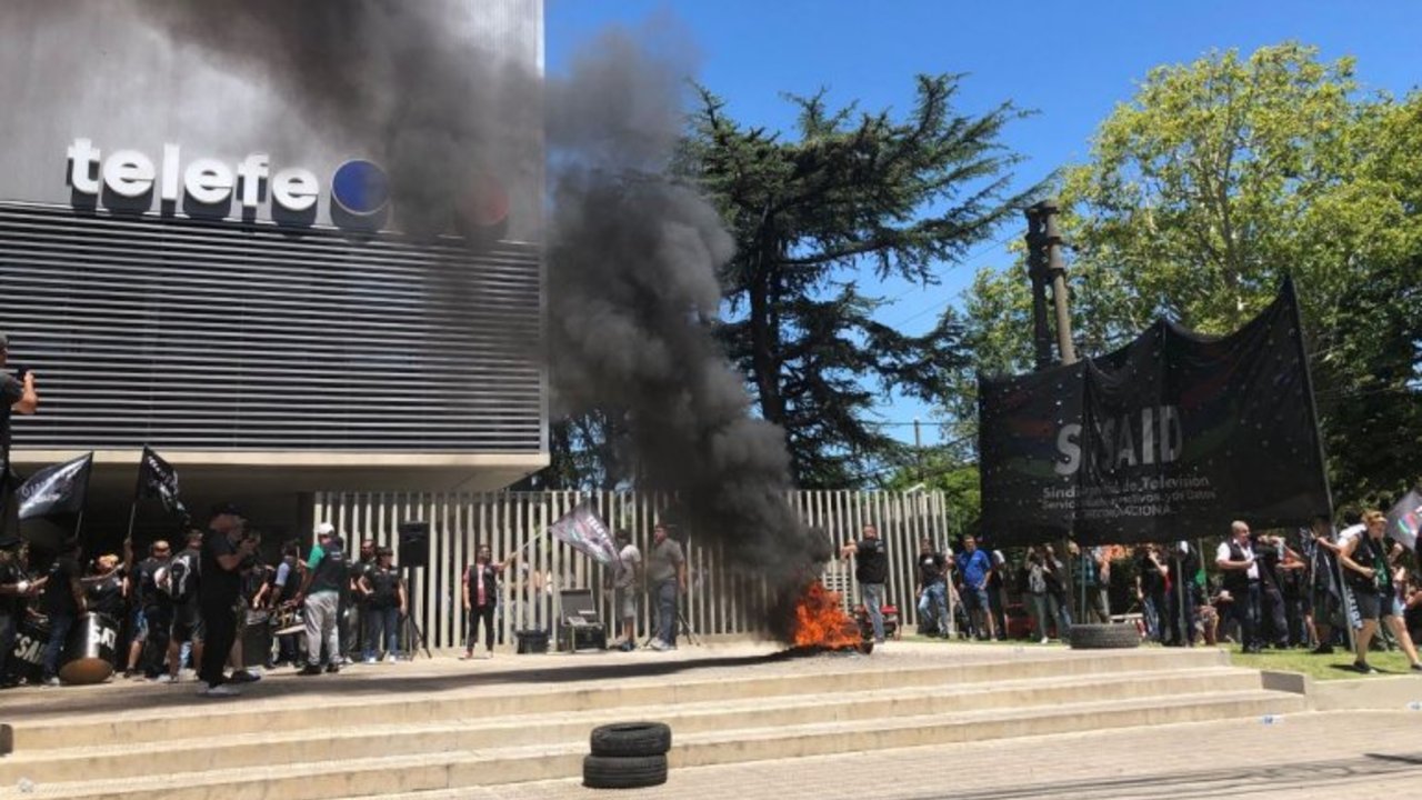 El Gobierno dictó la conciliación obligatoria y se retrotraen los despidos en Telefe