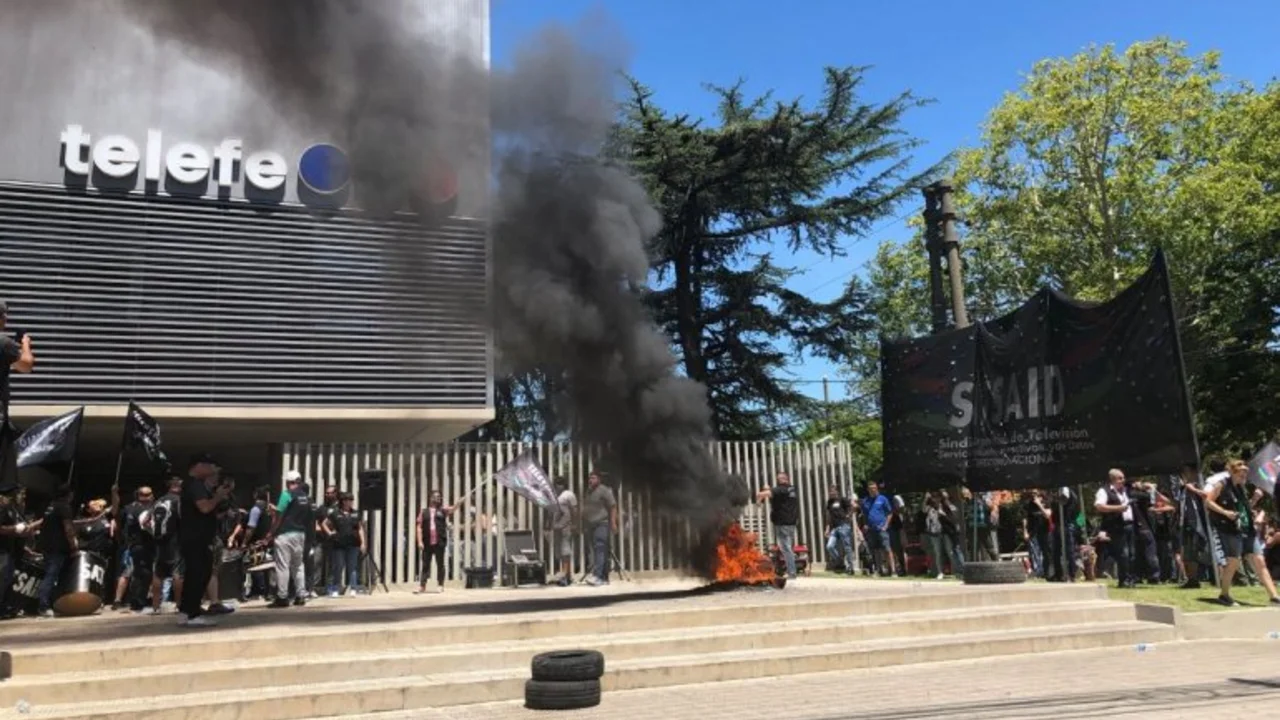 El Gobierno dictó la conciliación obligatoria y se retrotraen los despidos en Telefe