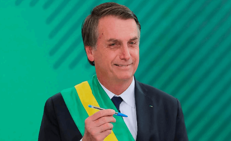 Sigue el fascismo en Brasil: Bolsonaro hará un "test ideológico" para otorgar becas a estudiantes Sigue el fascismo en Brasil: Bolsonaro hará un "test ideológico" para otorgar becas a estudiantes