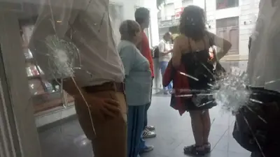 Violencia: balearon la fachada del Partido Justicialista en La Plata Violencia: balearon la fachada del Partido Justicialista en La Plata