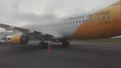 Flybondi: un nuevo video reveló el deplorable estado de los aviones low cost Flybondi: un nuevo video reveló el deplorable estado de los aviones low cost