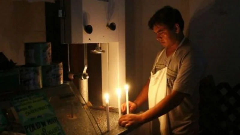 Tarifazo en la luz: a pesar de los aumentos, aumentaron los cortes