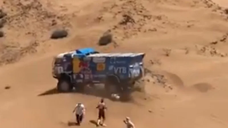 Un camión pisó a un espectador en el Rally Dakar