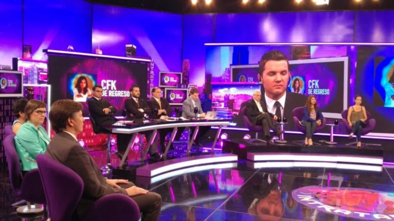 Redes sociales: un "bot" fanático de Intratables escribió un guión delirante sobre el programa