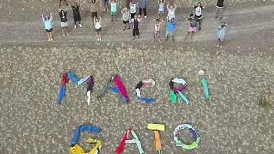 Chubut: Mauricio Macri fue escrachado e insultado en la cara Chubut: Mauricio Macri fue escrachado e insultado en la cara