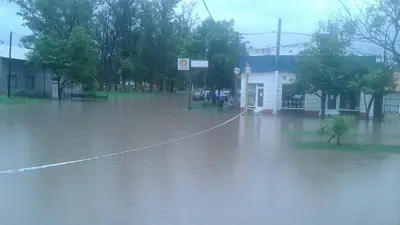 Inundaciones: en Santa Fe, el 90% de Villa Minetti quedó bajo el agua Inundaciones: en Santa Fe, el 90% de Villa Minetti quedó bajo el agua