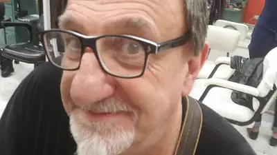 Juan Acosta insultó a los periodistas que lo entrevistaron cuando le hacían una multa y le respondieron Juan Acosta insultó a los periodistas que lo entrevistaron cuando le hacían una multa y le respondieron