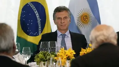 Mauricio Macri fue recibido en Brasil con "el hit del verano" Mauricio Macri fue recibido en Brasil con "el hit del verano"