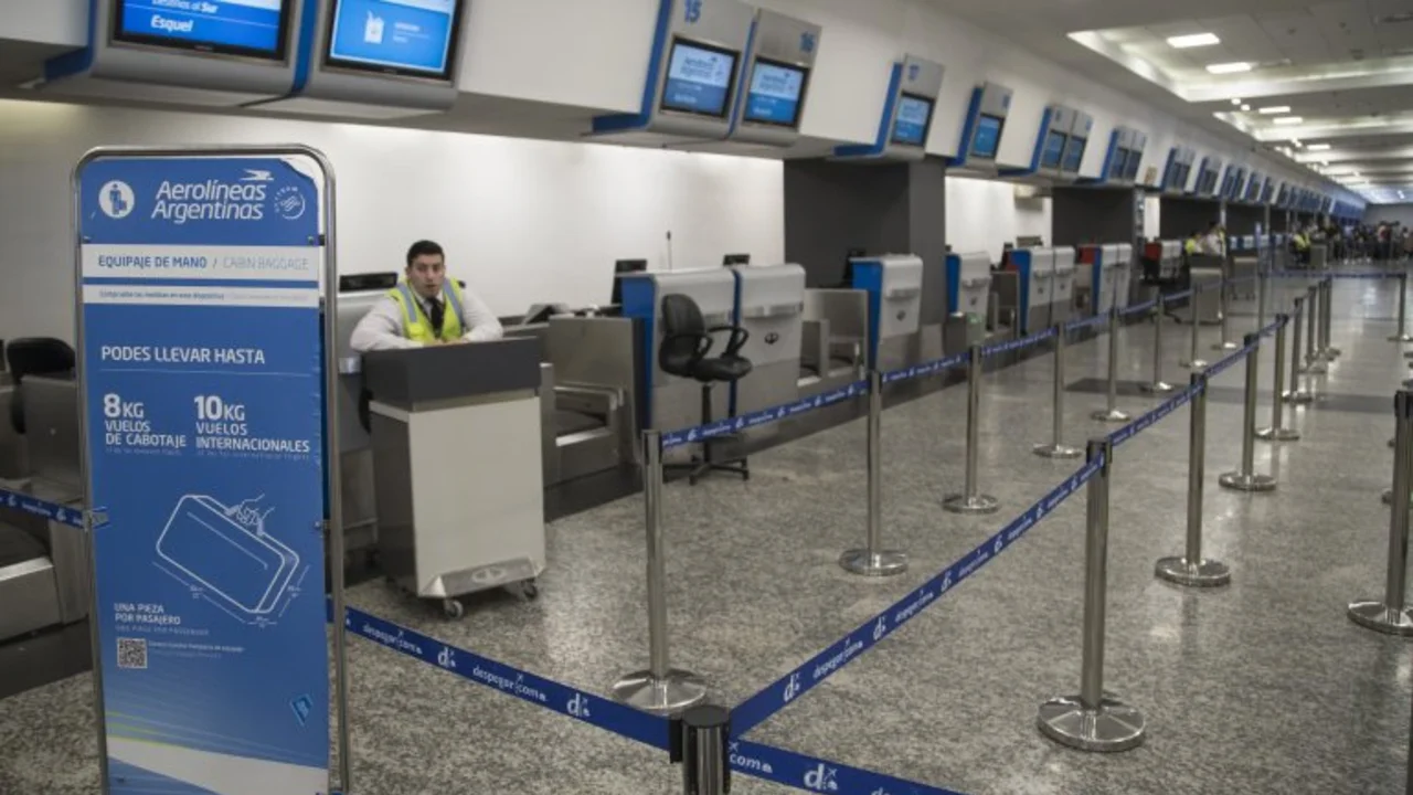 Se levantó el paro de pilotos pero hay demoras y cancelaciones en vuelos de cabotaje
