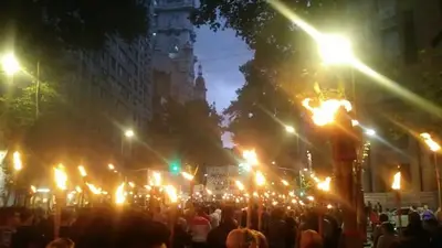 Se viene la segunda marcha de antorchas en contra de los tarifazos de Macri Se viene la segunda marcha de antorchas en contra de los tarifazos de Macri