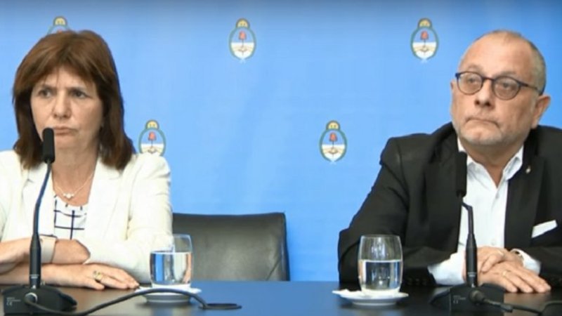 El canciller Jorge Faurie se enojó ante una pregunta sobre las pistolas Taser