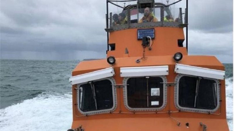 La Policía informó que el avión que llevaba a Emiliano Sala pidió descender en Guernsey