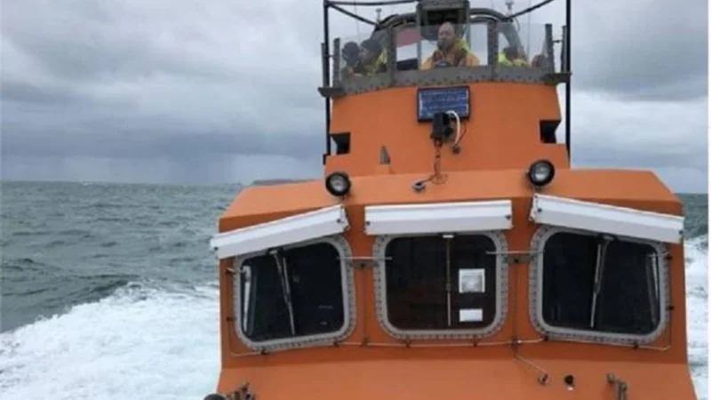 La Policía informó que el avión que llevaba a Emiliano Sala pidió descender en Guernsey