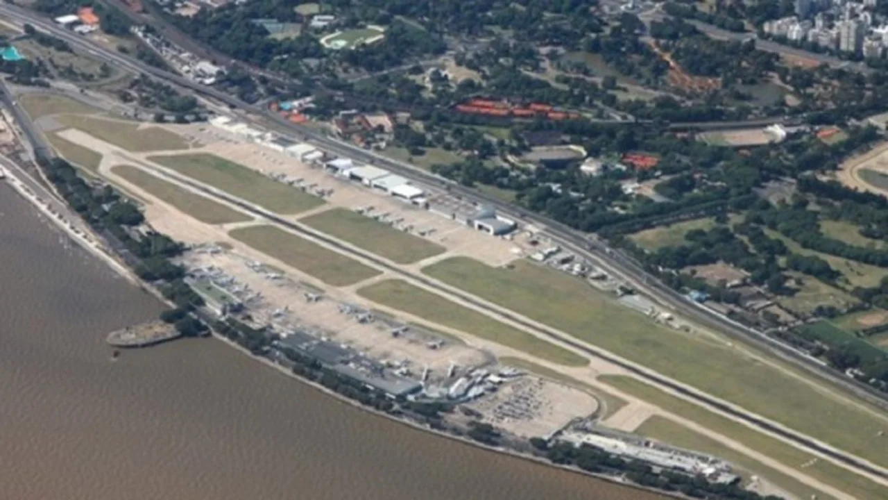 Una nena murió y su abuelo está en grave estado tras ser atropellados por un taxi en Aeroparque
