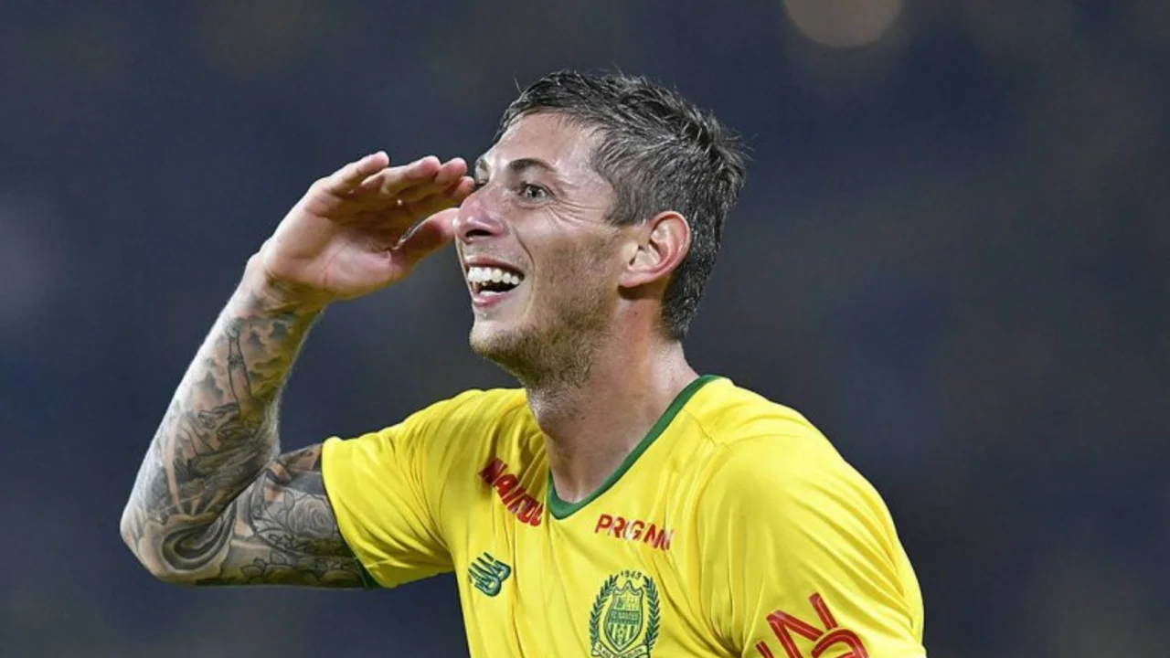 La familia de Emiliano Sala pidió que no cese la búsqueda del jugador