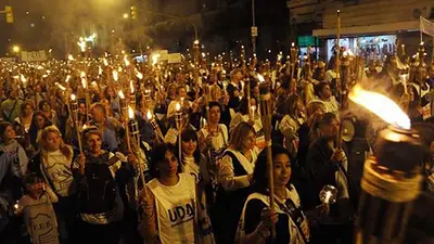 La "Marcha de Antorchas" contra el tarifazo llega a Mar del Plata La "Marcha de Antorchas" contra el tarifazo llega a Mar del Plata