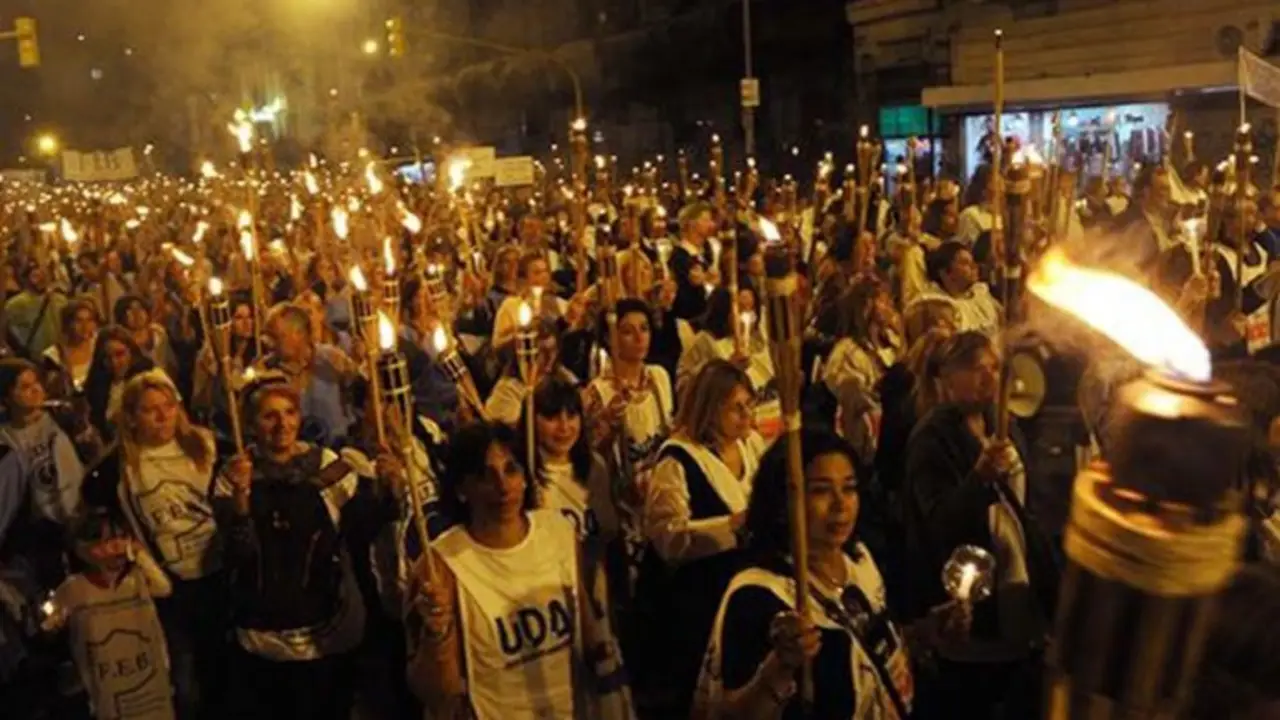 La "Marcha de Antorchas" contra el tarifazo llega a Mar del Plata