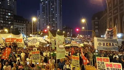 Las imágenes de la masiva movilización contra el tarifazo en Mar del Plata Las imágenes de la masiva movilización contra el tarifazo en Mar del Plata