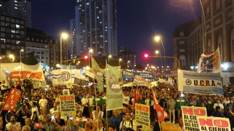 Las imágenes de la masiva movilización contra el tarifazo en Mar del Plata