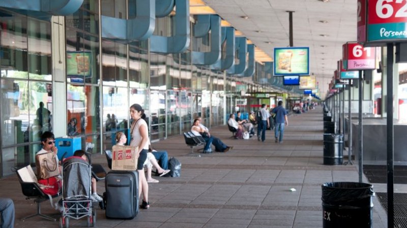 El actor Juan Gil Navarro estalló contra Guillermo Dietrich por los robos en la terminal de Retiro