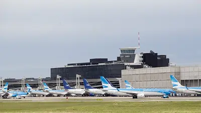Los gremios aceptaron suspensiones en Aerolíneas Argentinas sin afectar salarios Los gremios aceptaron suspensiones en Aerolíneas Argentinas sin afectar salarios