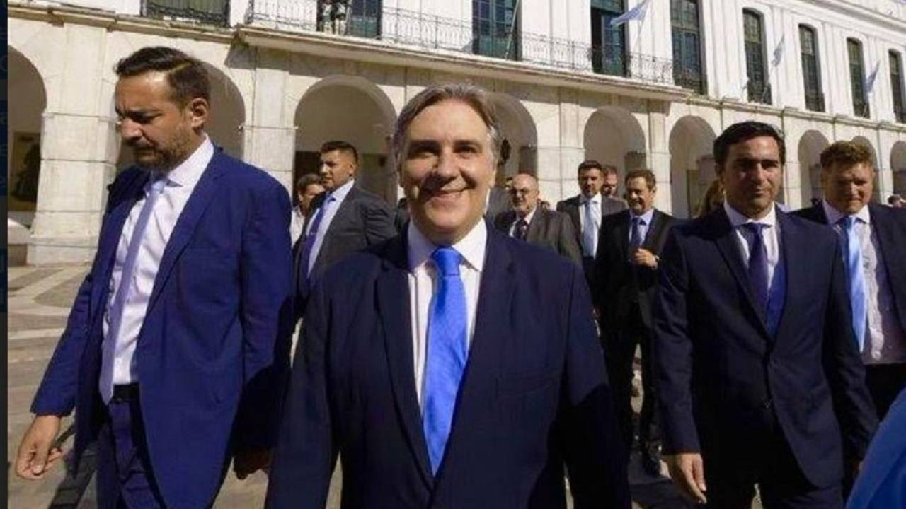 Intendente de Córdoba utilizó los superpoderes para echar empleados públicos