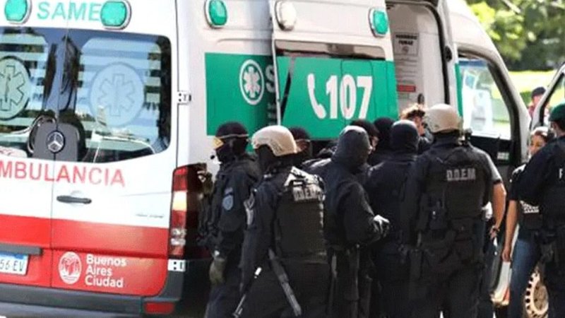 Detuvieron a un hombre que se atrincheró en una ambulancia y casi mata a su hija de tres días