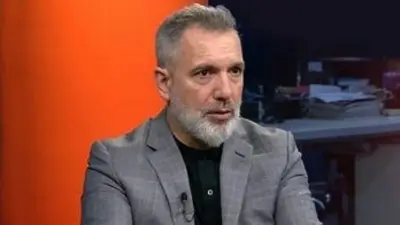 Pablo Duggan cruzó a un tuitero que lo acusó de aceptar una coima para decir que Alberto Nisman se suicidó Pablo Duggan cruzó a un tuitero que lo acusó de aceptar una coima para decir que Alberto Nisman se suicidó