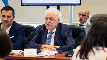 Ginés adelantó la llegada de más de medio millón de reactivos