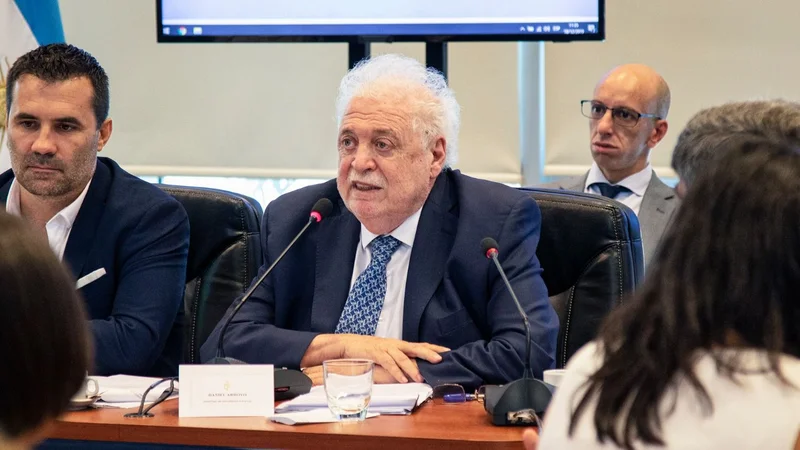 Gines González García anunció que vuelve el plan Remediar
