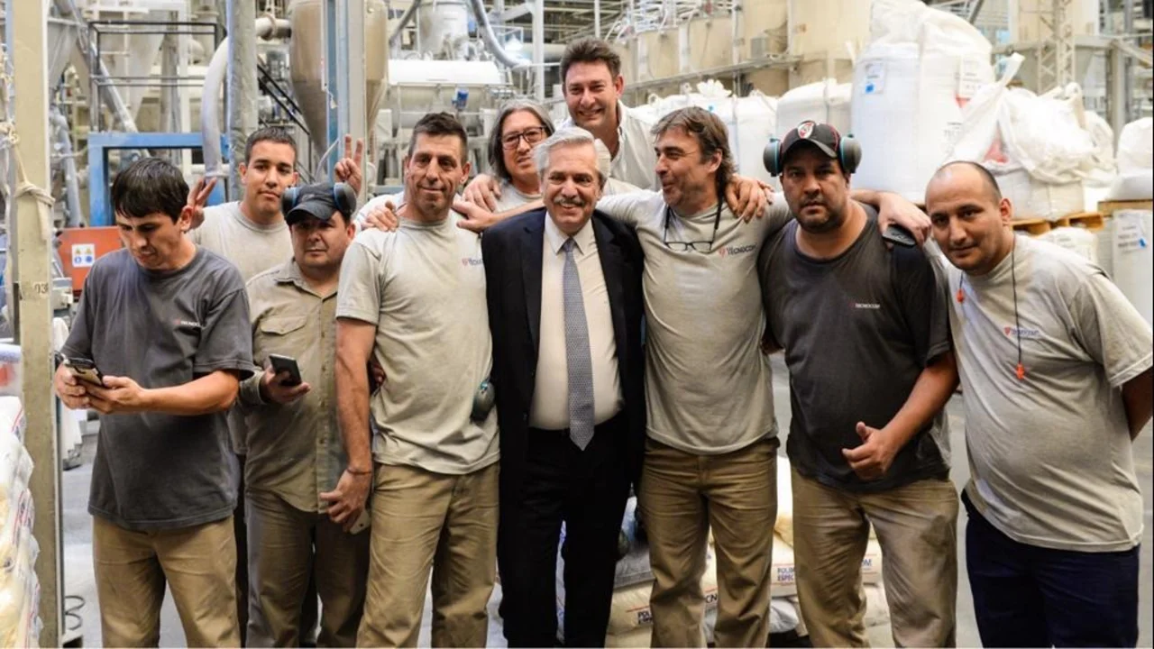 Cuándo y cómo se cobra el salario solidario, todos los detalles del aumento decretado por el Gobierno 