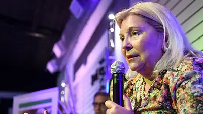 Elisa Carrió difundió un ofensivo mensaje machista contra una funcionaria y la destrozaron Elisa Carrió difundió un ofensivo mensaje machista contra una funcionaria y la destrozaron