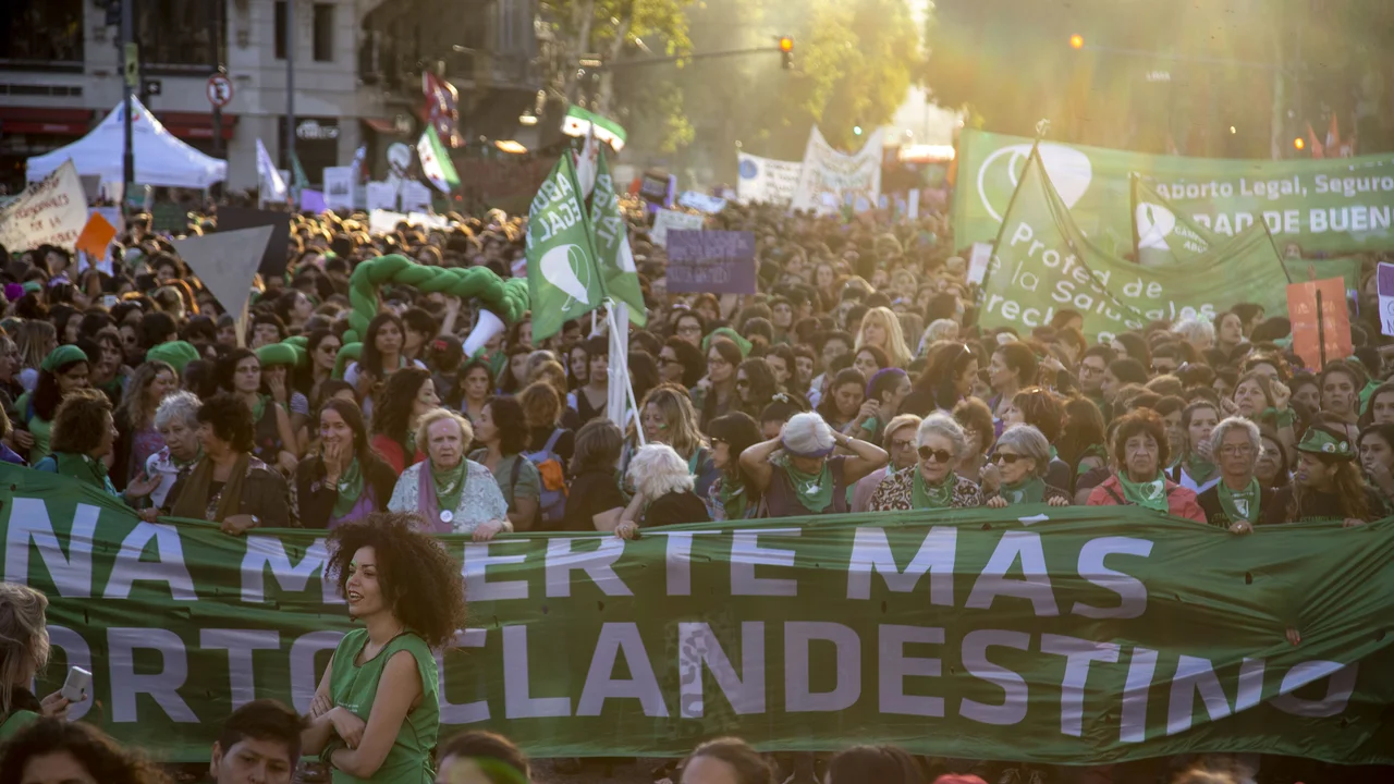 Martha Pelloni comparó a las mujeres con las perras para manifestarse contra el aborto legal