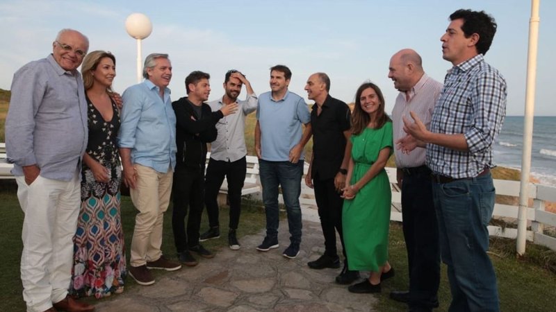 Alberto Fernández se reunió con productores teatrales en Mar del Plata
