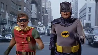El actor que hizo de Robin en la serie Batman declaró que le hicieron tomar pastillas para encoger su pene El actor que hizo de Robin en la serie Batman declaró que le hicieron tomar pastillas para encoger su pene